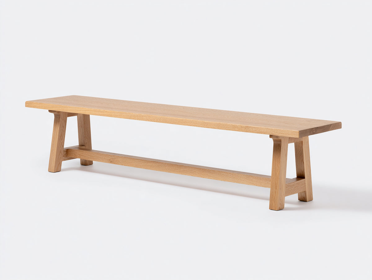 Banc en bois 190×38×45 cm - chêne clair avec traverse basse et pieds inclinés pour salle à manger